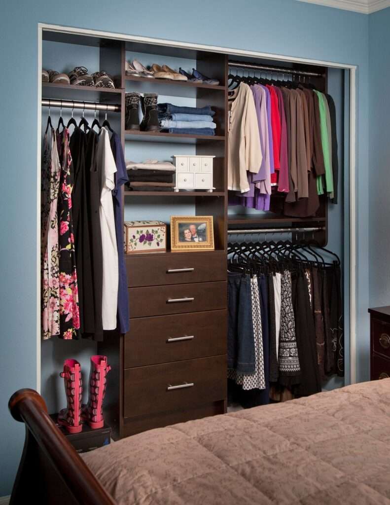 Modern+Reach-In+Guest+Closet